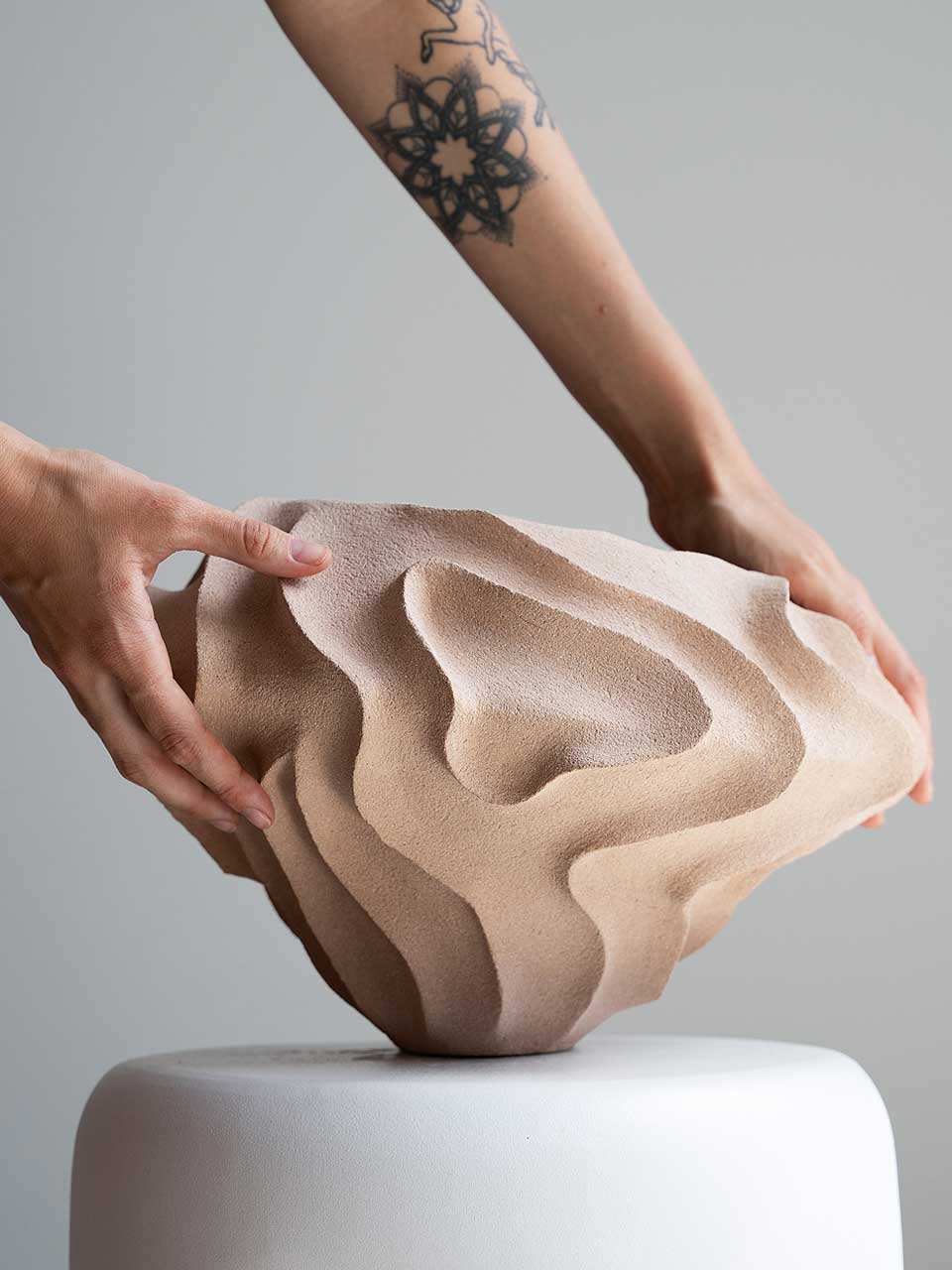 Escultura hecha a mano inspirada en la naturaleza