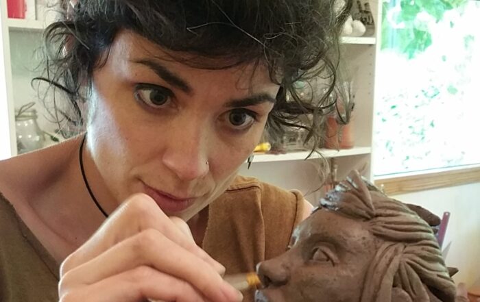 C.A. Traen artista ceramista y escultora